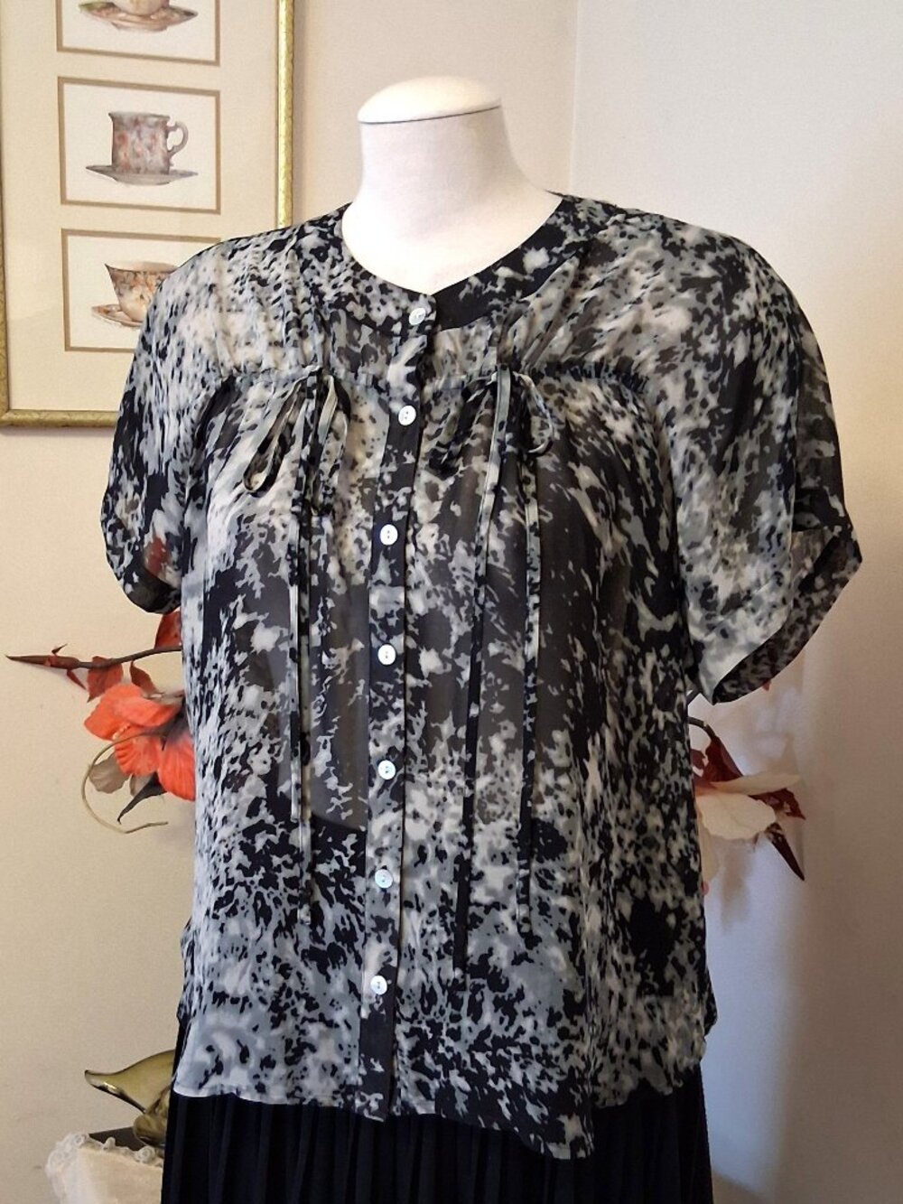 NWOT Kensie Women’s Gray Black Printed Blouse Top Short Sleeve Summer Tops 10